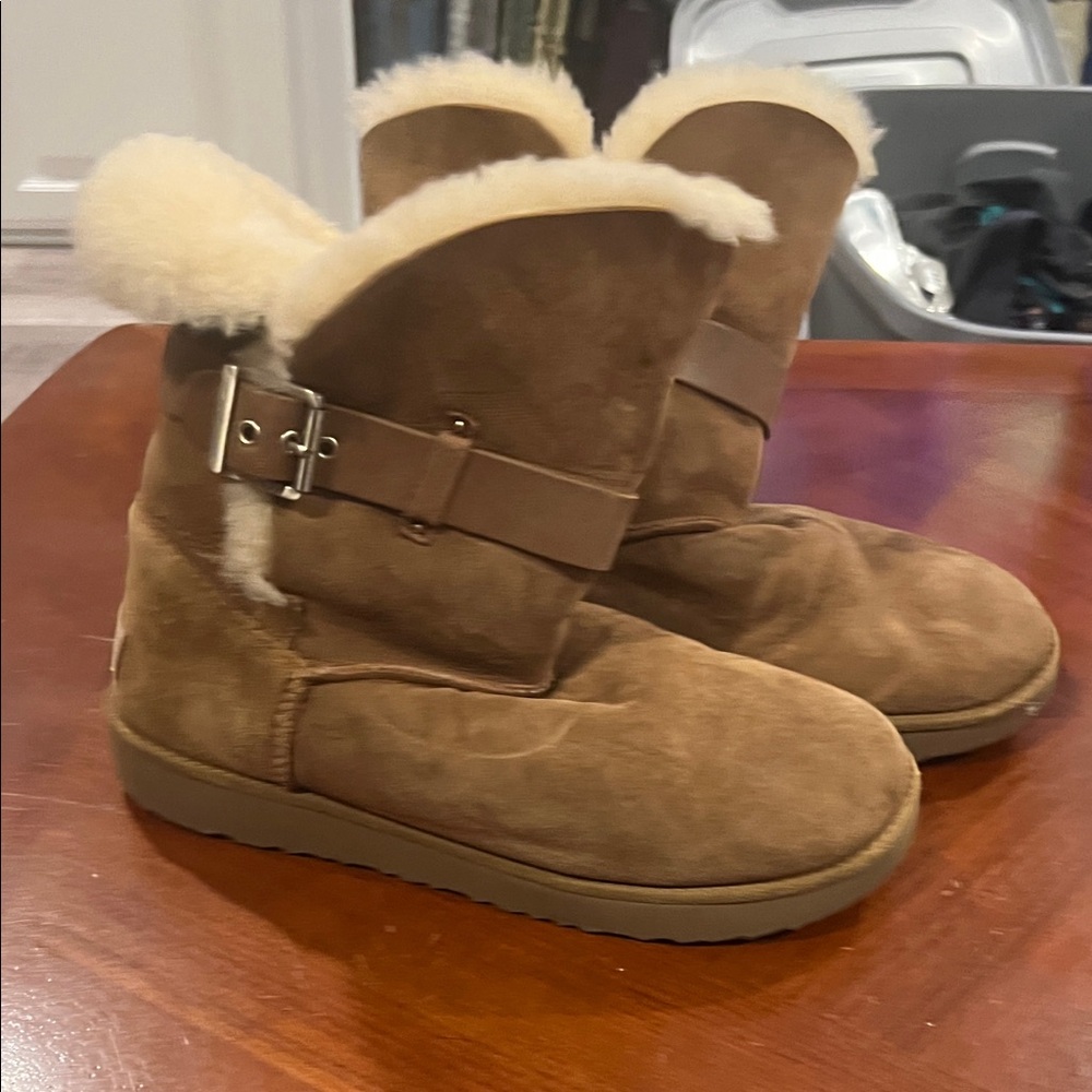 UGG Tan Suede Boots with Shearling (350)